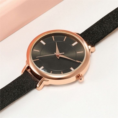 Ρολόι των κομψών βιδών Wristwatch χαλαζία γυναικών περίπτωσης κραμάτων κορωνών γυναικών δέρματος
